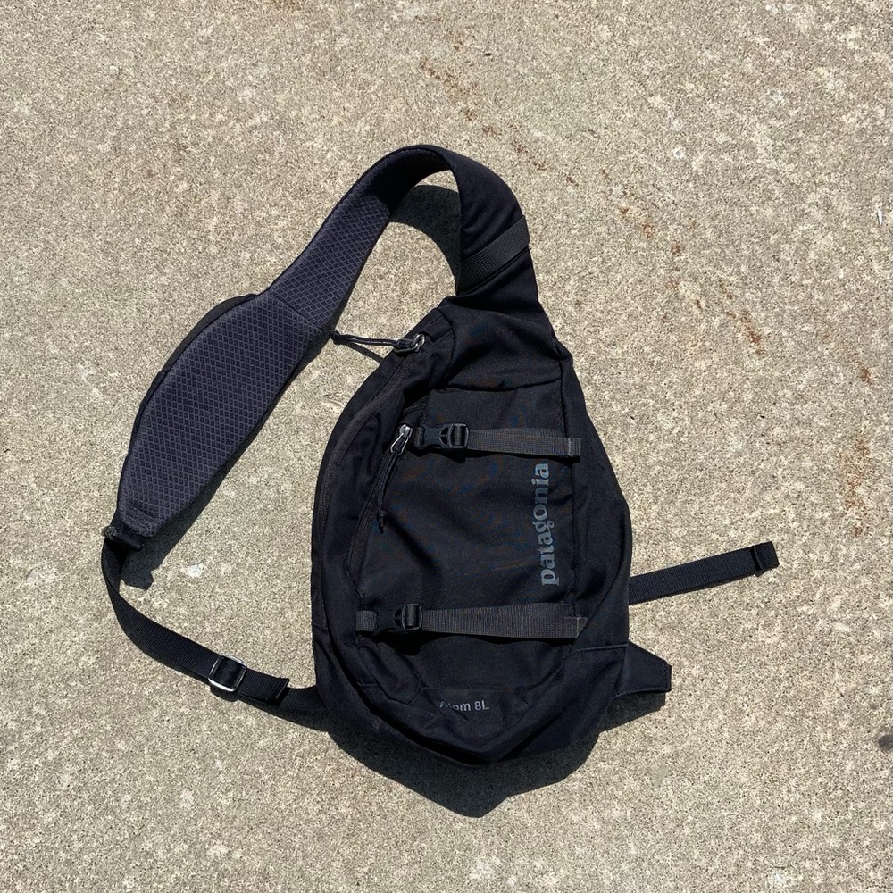 Patagonia 48261 8L Atom Sling Daypack - Black With Modified 3 Point Harness